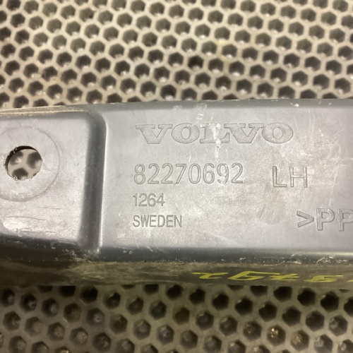 Кронштейн корпуса подножки, L Volvo