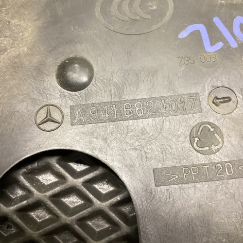 Накладка напольного покрытия, L Mercedes-Benz