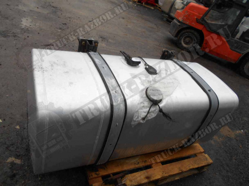 Бак топливный в сборе 600L