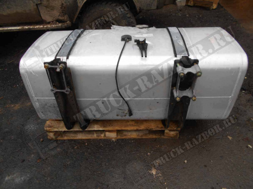 Бак топливный в сборе 600L