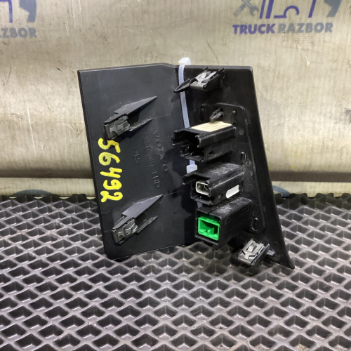 Панель USB/AUX (вход) VOLVO