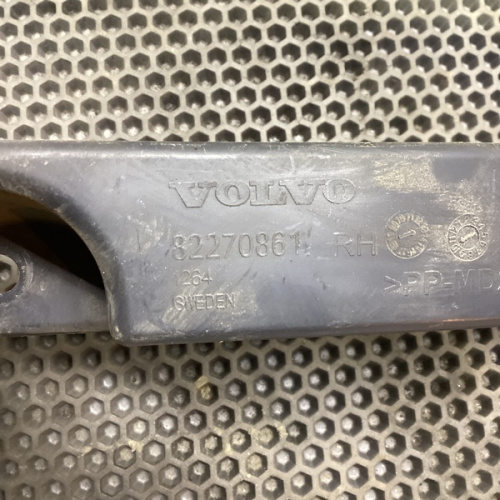 Кронштейн корпуса подножки верхний, R Volvo