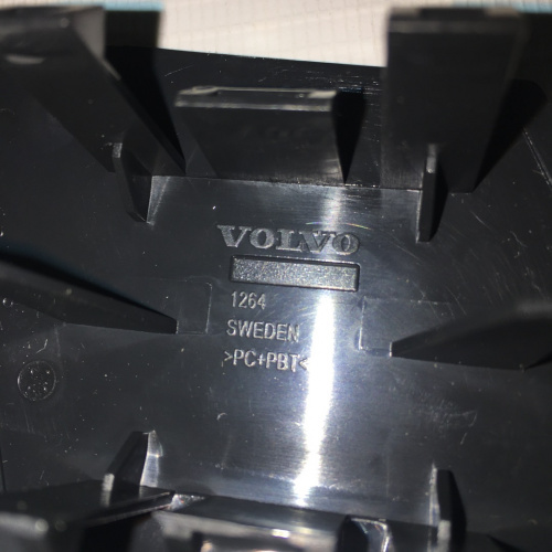 Заглушка в облицовку R Volvo