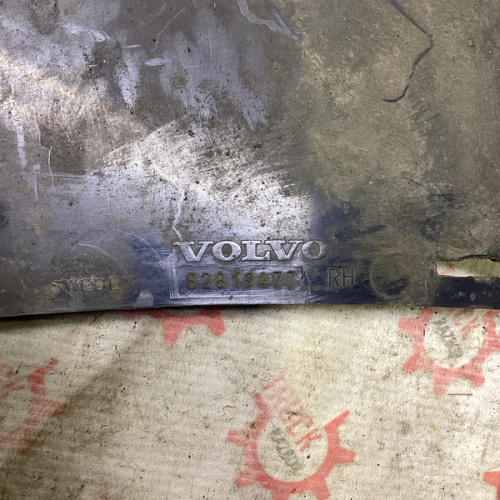 Корпус подножки верхний, R Volvo
