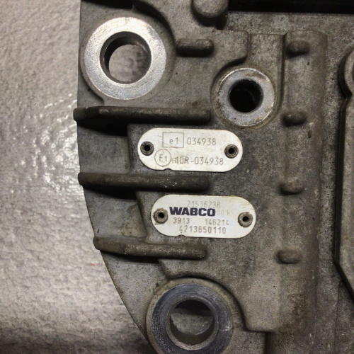 Крышка блока управления АКПП AT2612D Volvo