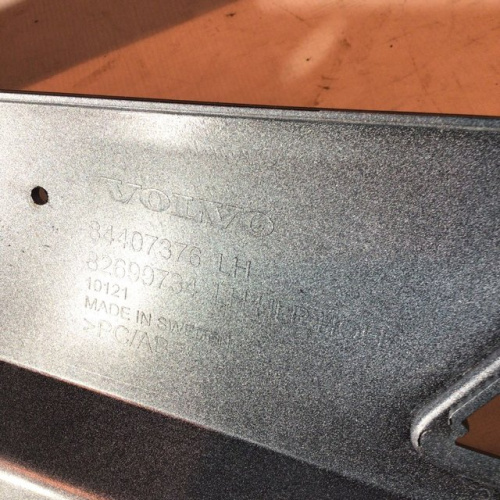 Накладка фары L Volvo