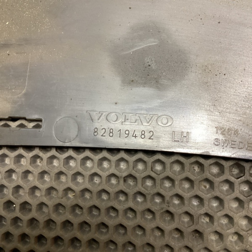 Корпус подножки верхний, L Volvo