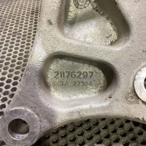 Кронштейн ДВС задний, R Volvo